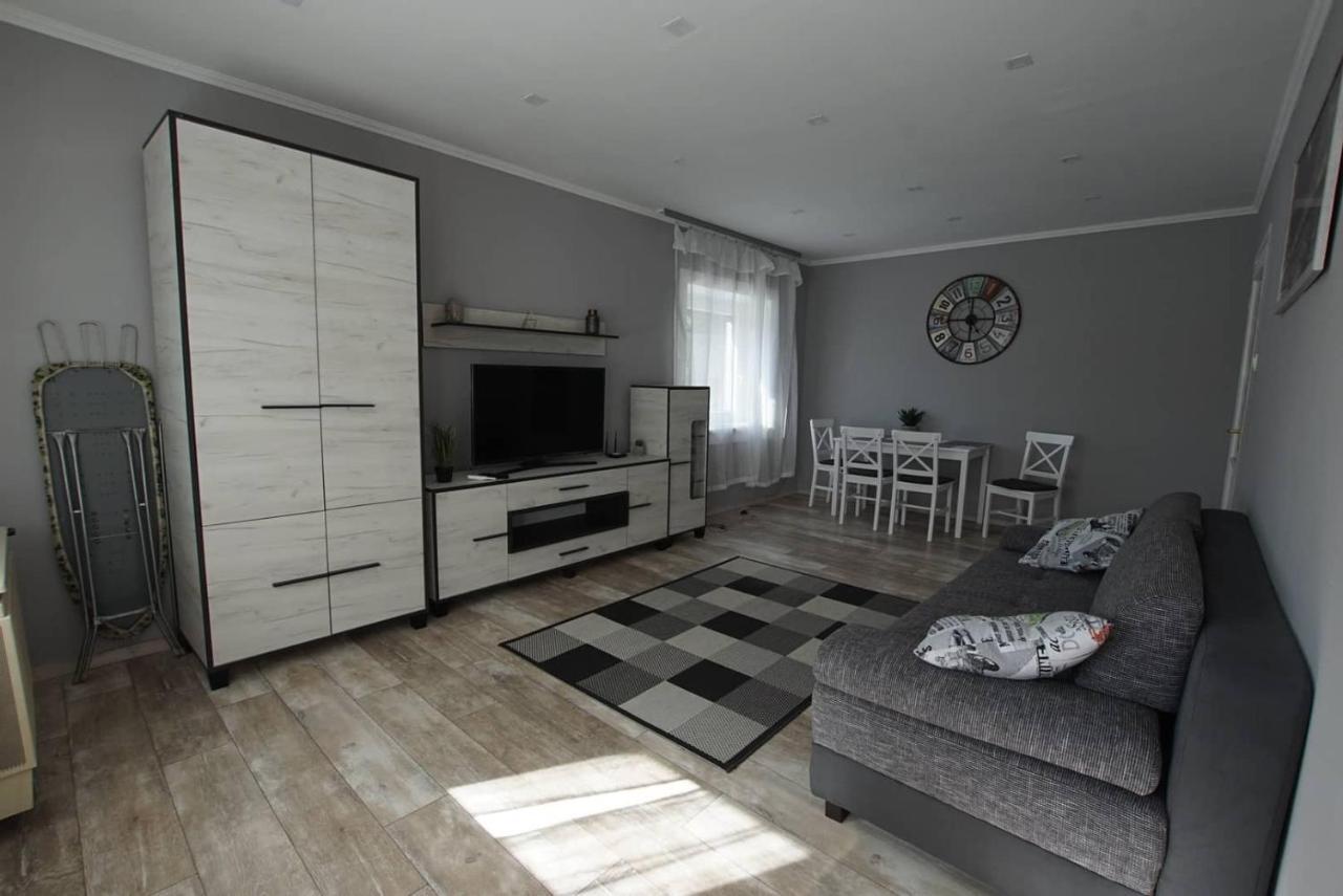 Апартаменти Kis Becsi Apartman Сегед Екстер'єр фото